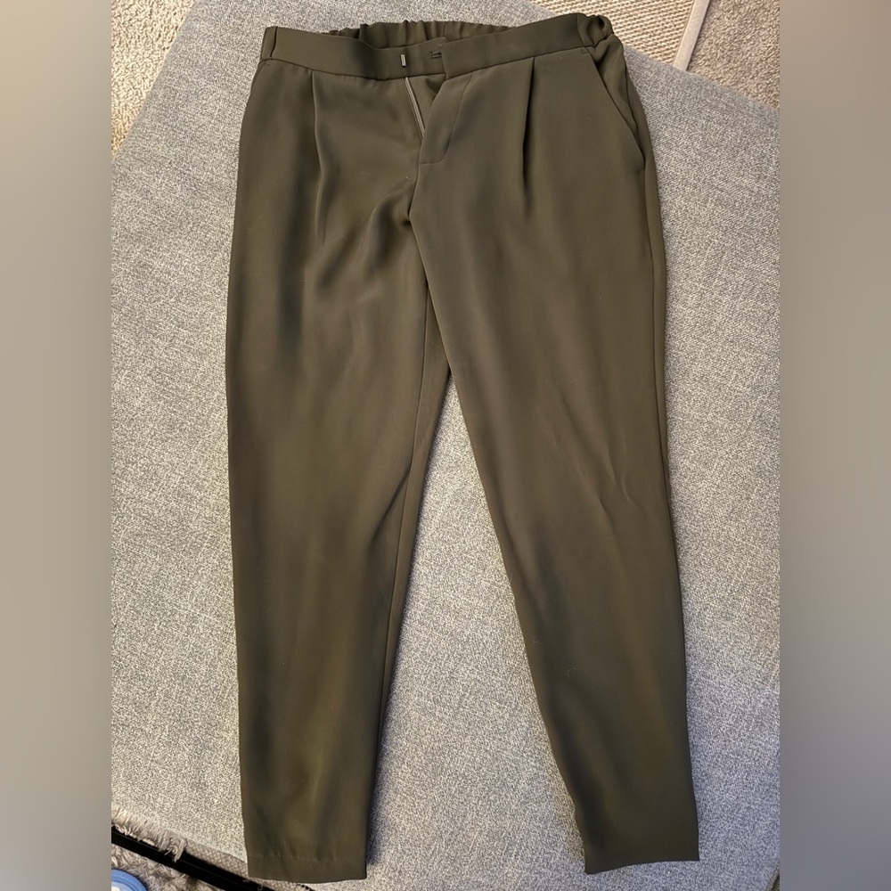 Preloved Women’s UNIQLO Polyester Pants, Olive, Size Small